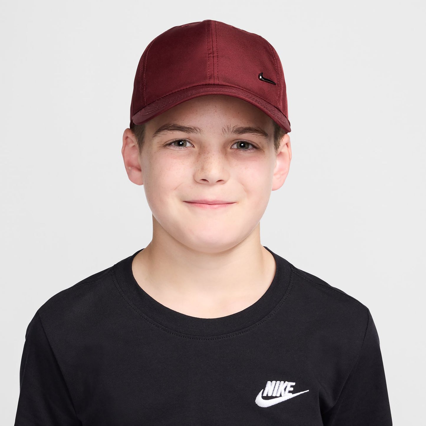 Nike Dri-FIT Club Metal Swoosh Cap Kinder-weinrot